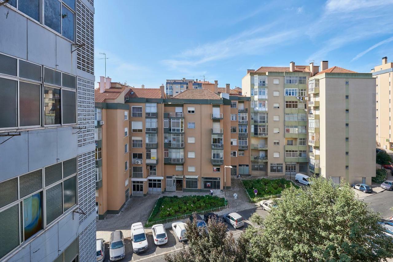 Apartmán In Bed With Lisbon 5N Amadora Exteriér fotografie
